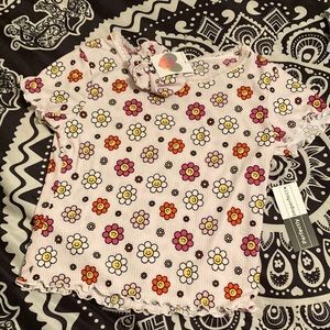 A graphic t shirt short sleeve. Size large in kids.